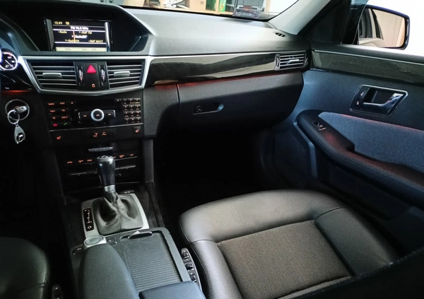 Mercedes-Benz Klasa E cena 62000 przebieg: 223000, rok produkcji 2009 z Torzym małe 529